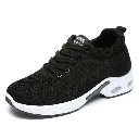 zapatilla negro.webp